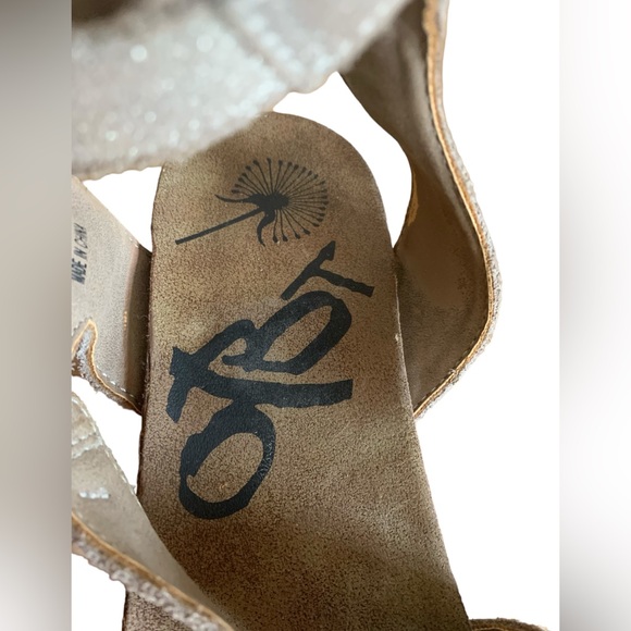 OTBT Women's March On Flat Sandals Grey Silver Metallic Brown Leather Comfy! - Picture 6 of 10